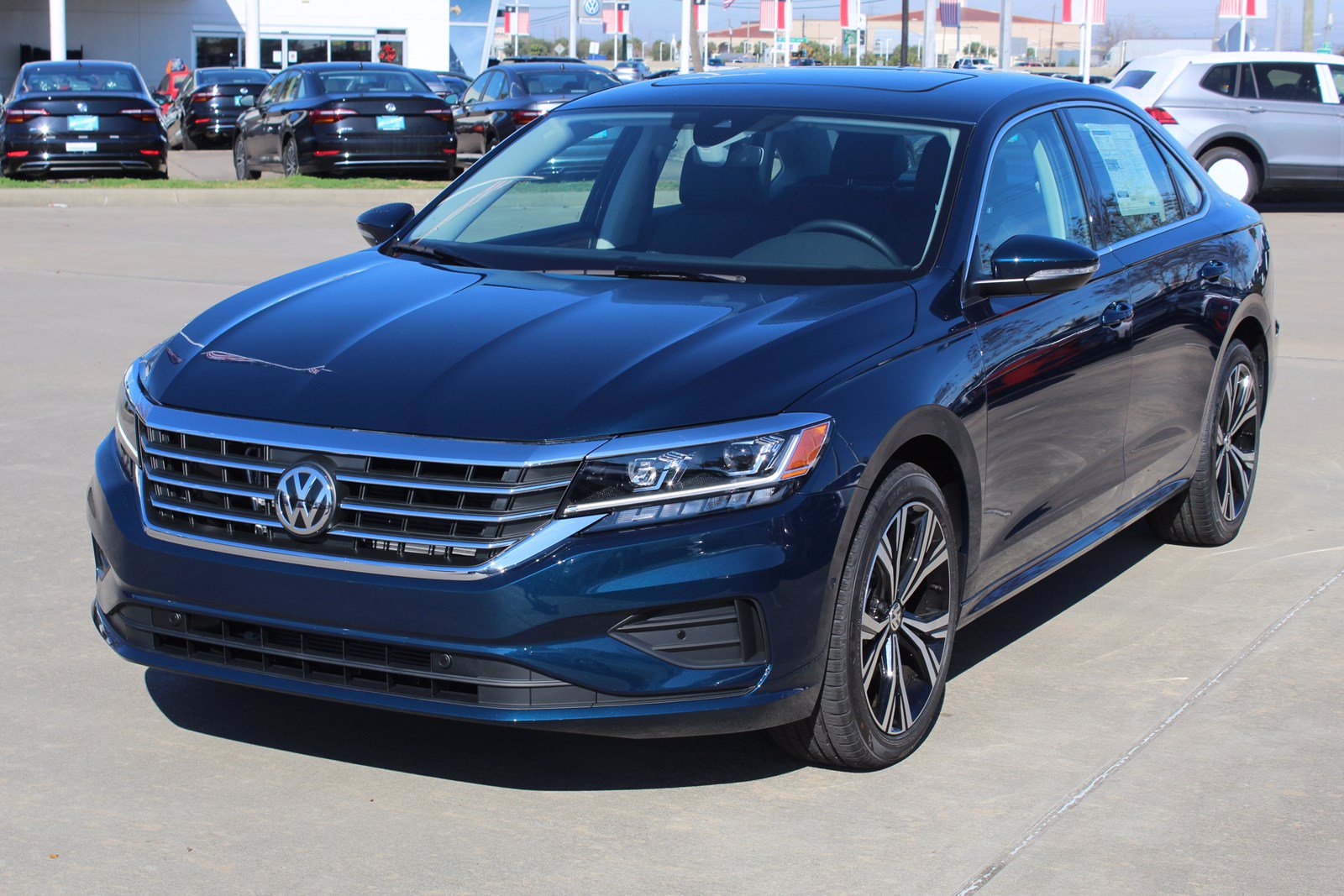 new-2020-volkswagen-passat-2-0t-sel-4dr-car-in-houston-lc006204